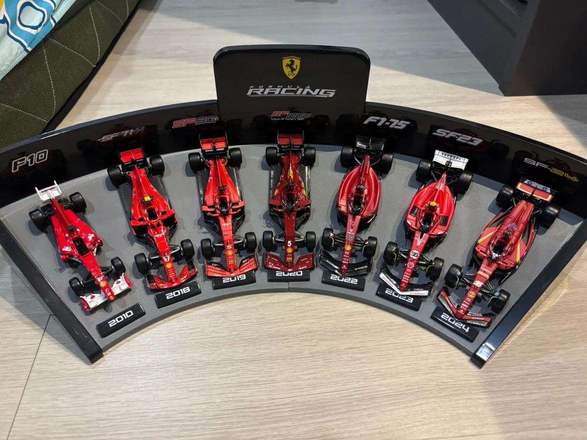 2025 Scuderia Ferrari F1 Display Set Red: No Package: Image 2