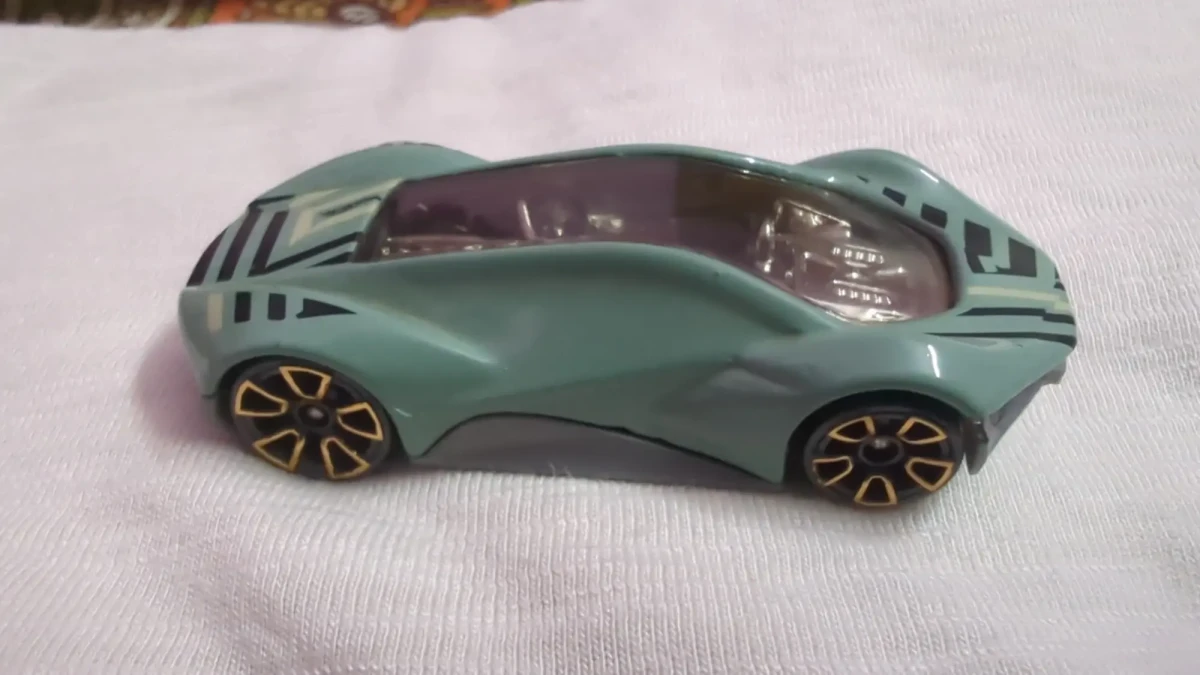2019 Exotique Green: No Package: Image 2