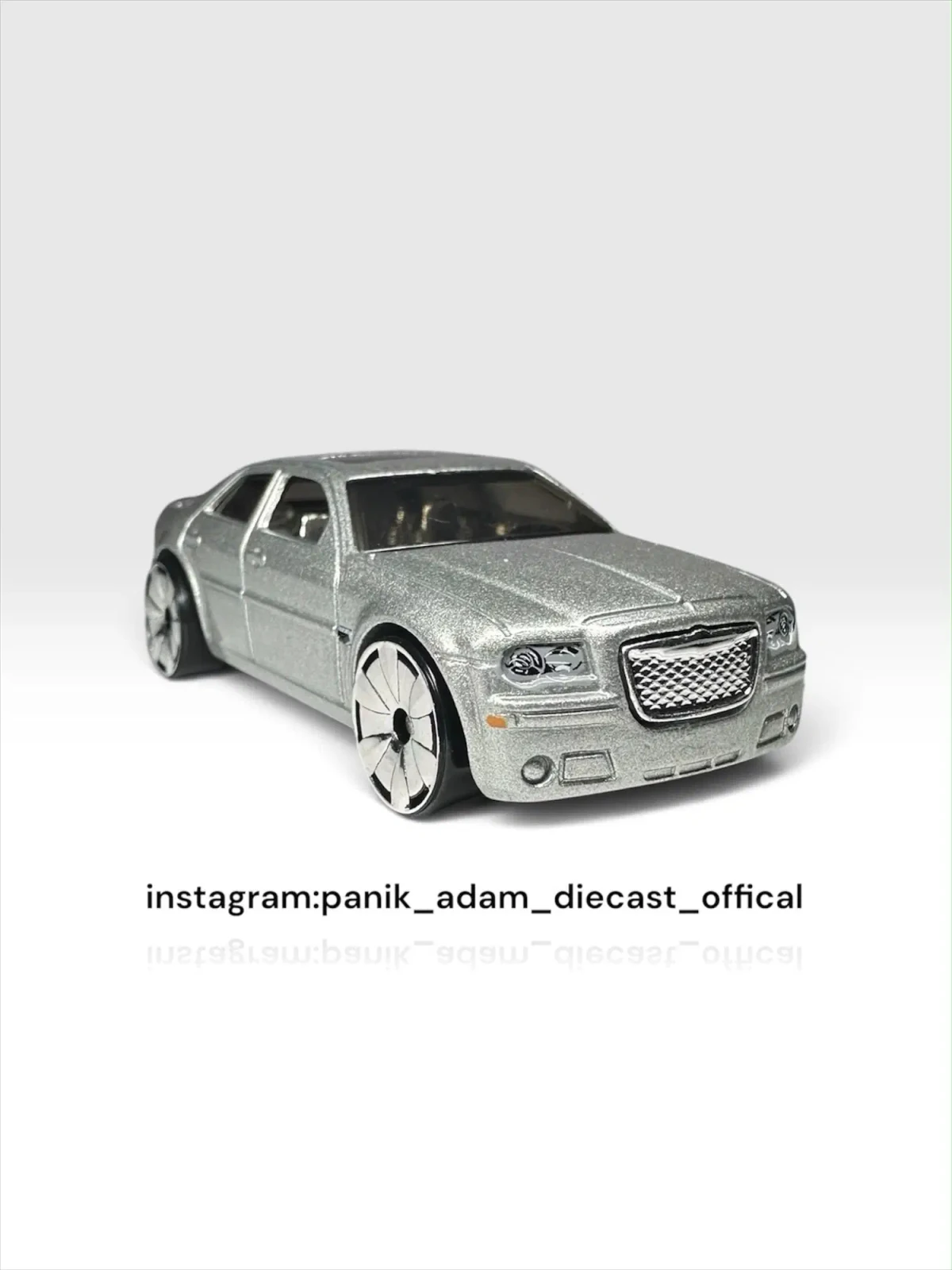 2006 Chrysler 300C Hemi Silver: No Package: Image 3