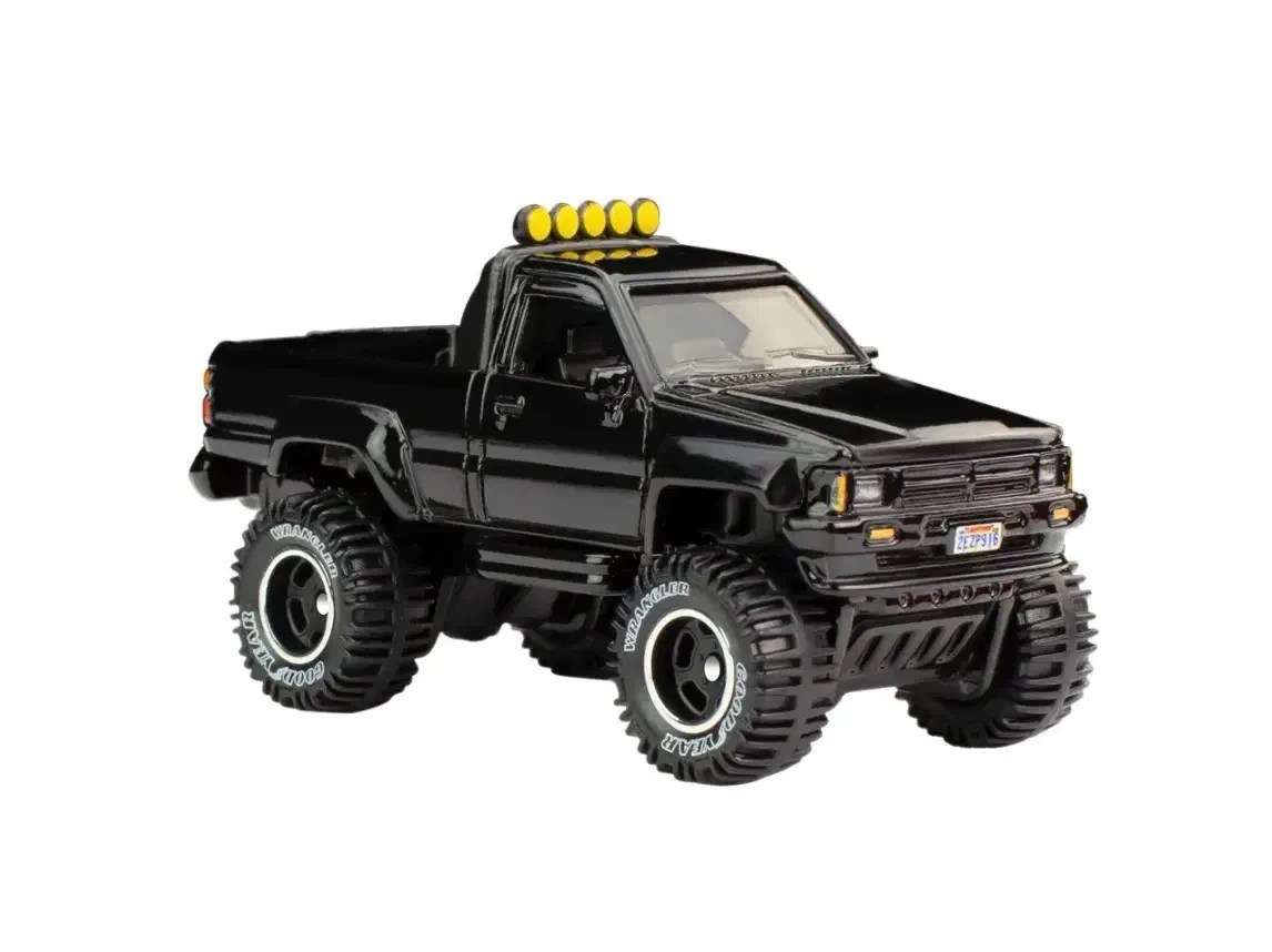2023 1987 Toyota Pickup Truck Black: No Package: Image 2