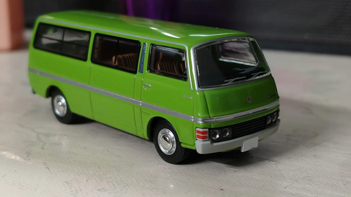 2024 Nissan Caravan Long Deluxe Green: No Package: Image 2