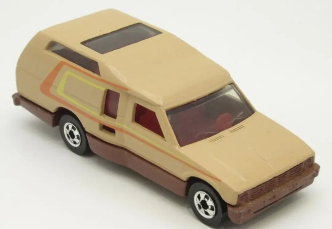 1981 Minitrek Beige: No Package: Image 2