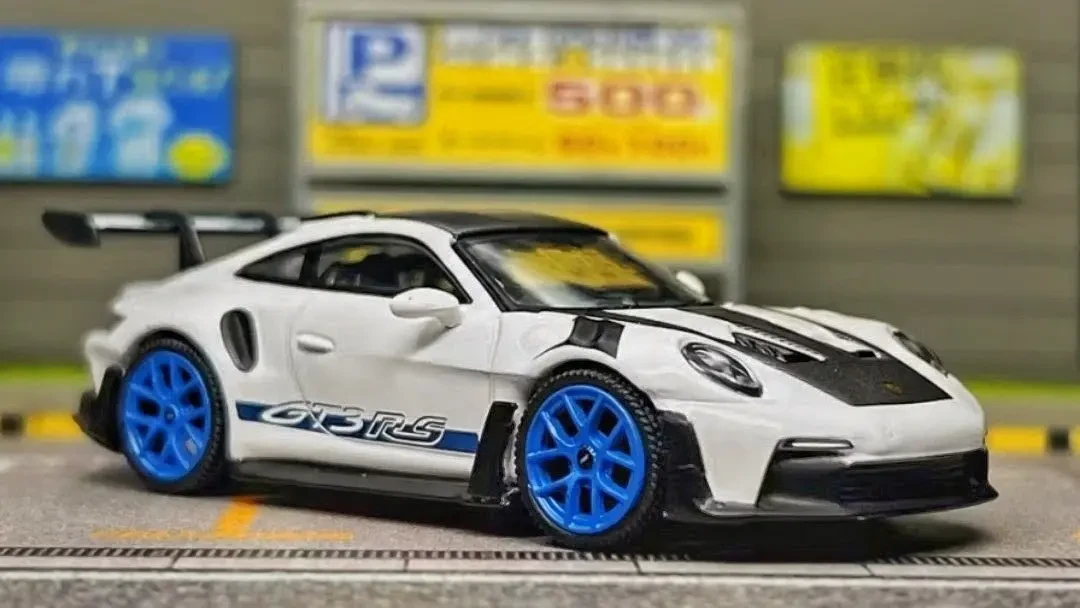 2025 Porsche 911 992 GT3 RS Weissach Package White w/ Indigo Blue Wheels White: No Package: Image 5