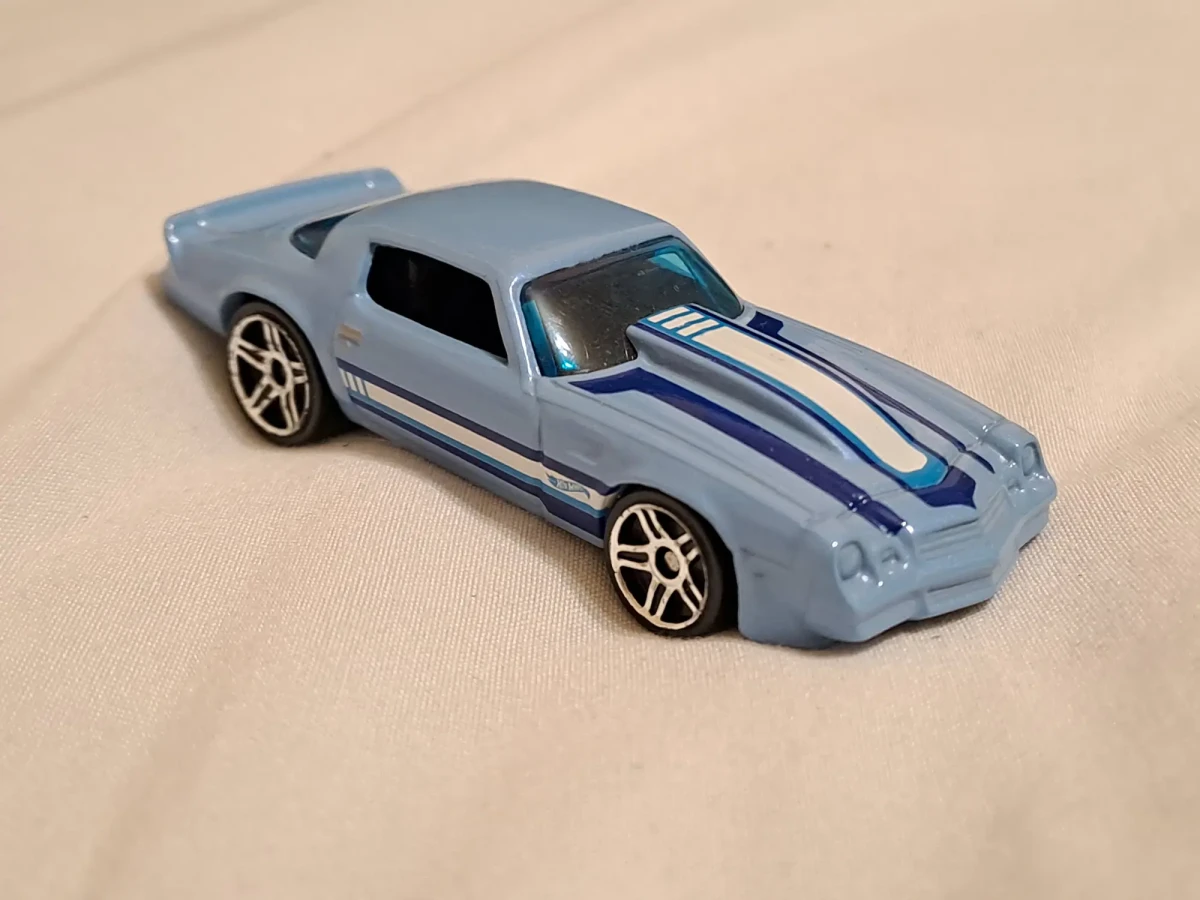 2017 81 Camaro Blue: No Package: Image 2