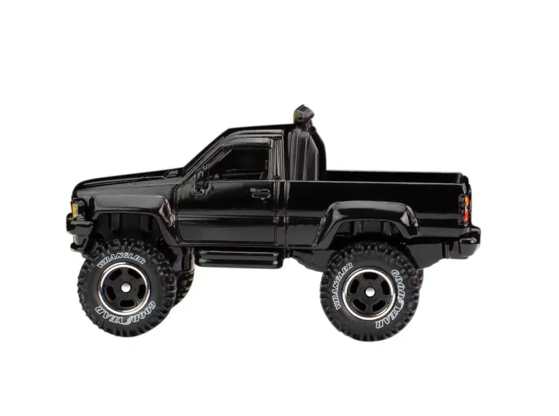 2023 1987 Toyota Pickup Truck Black: No Package: Image 4