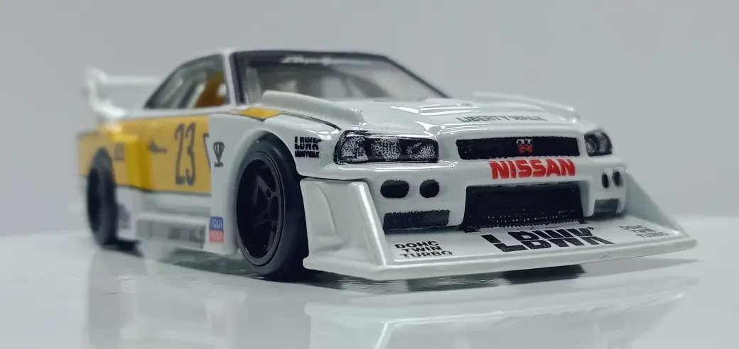 2025 LB-ER34 Super Silhouette Nissan Skyline White: No Package: Image 9