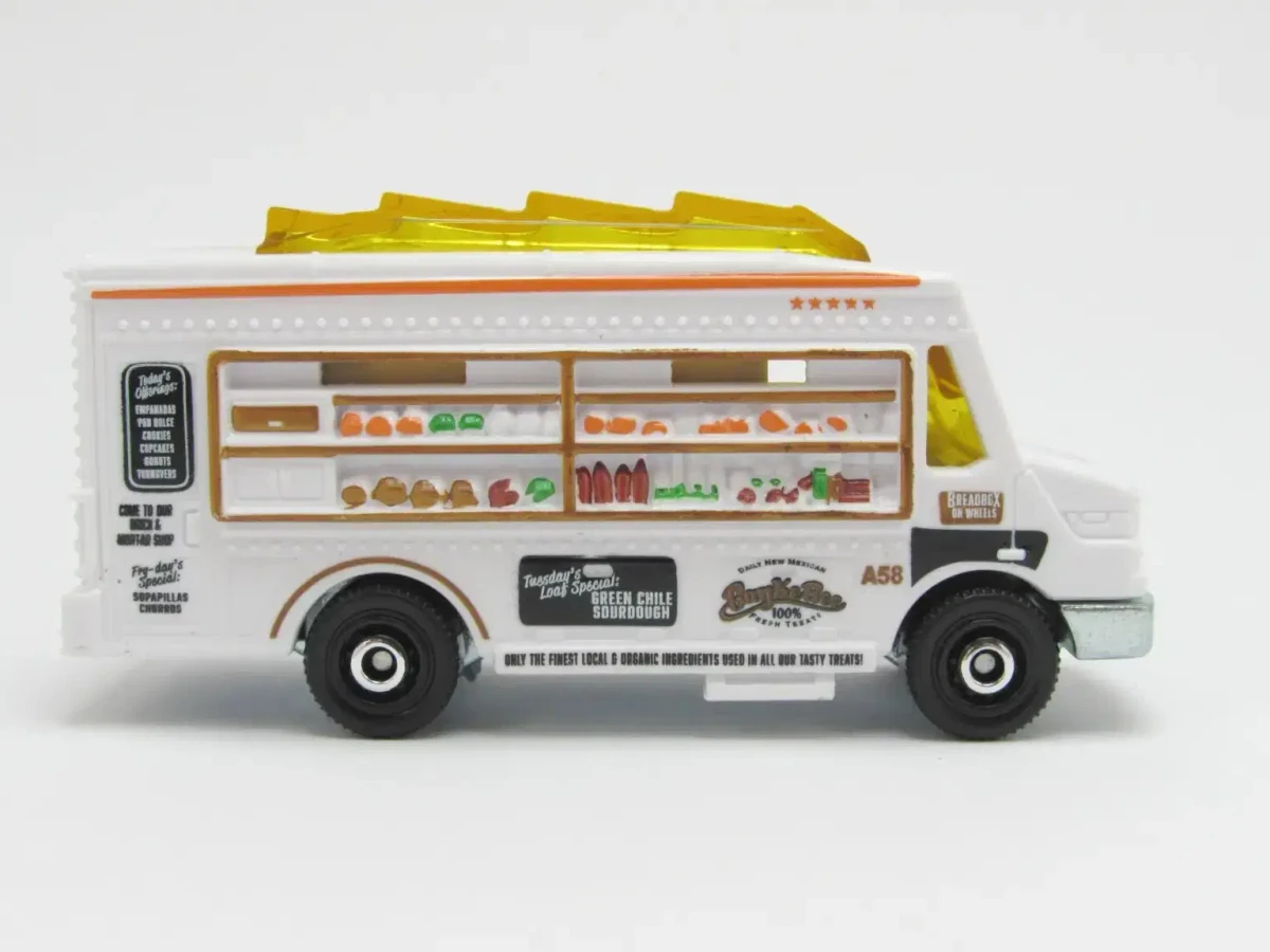 2021 Chow Mobile II White: No Package: Image 4