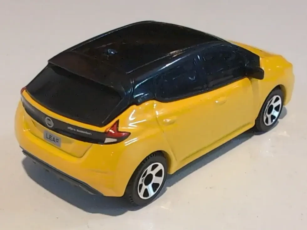2026 2018 Nissan Leaf Yellow: No Package: Image 2