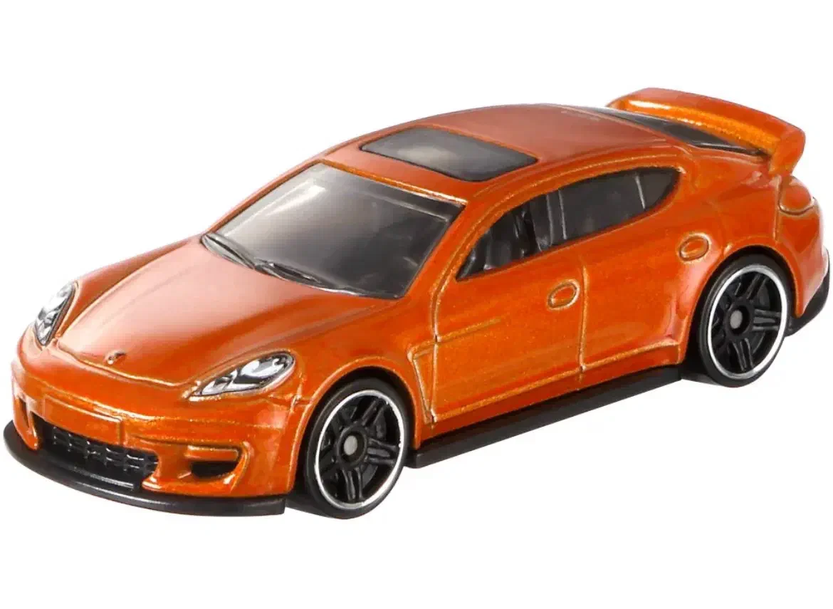 2016 Porsche Panamera Orange: No Package: Image 2