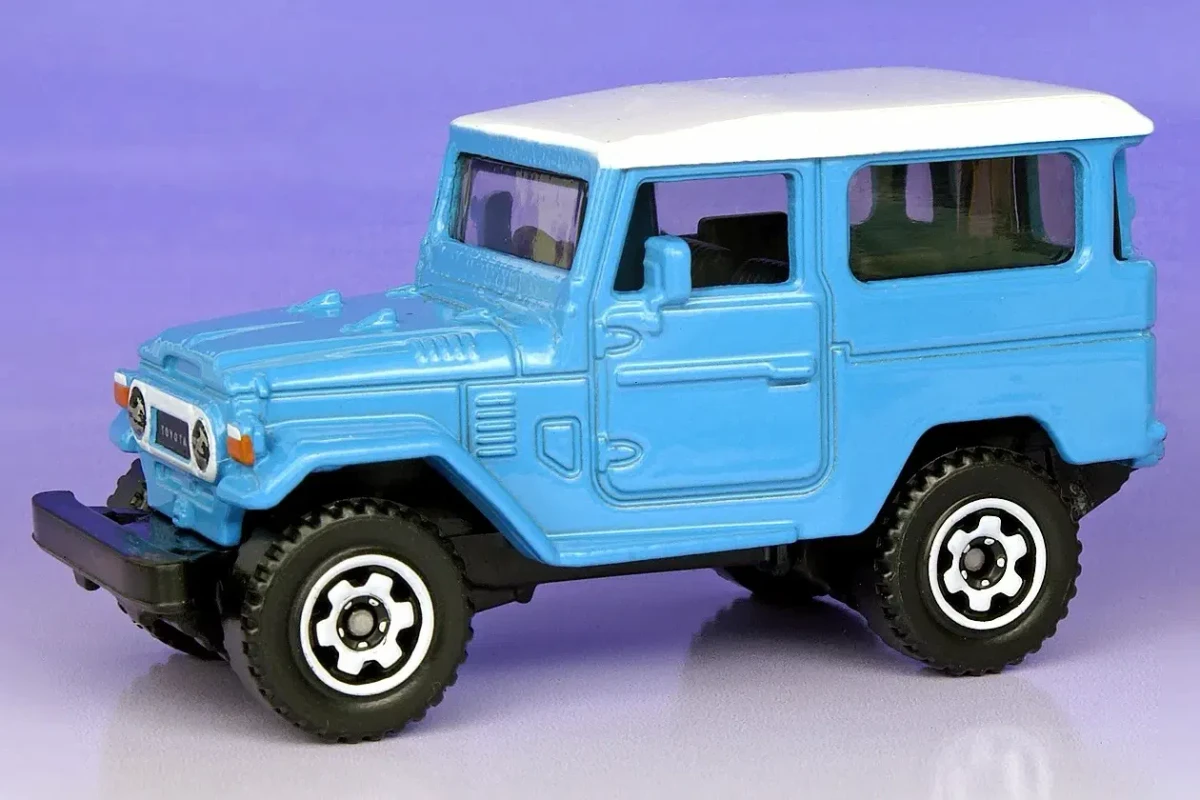 2009 68 Toyota Land Cruiser Blue: No Package: Image 3