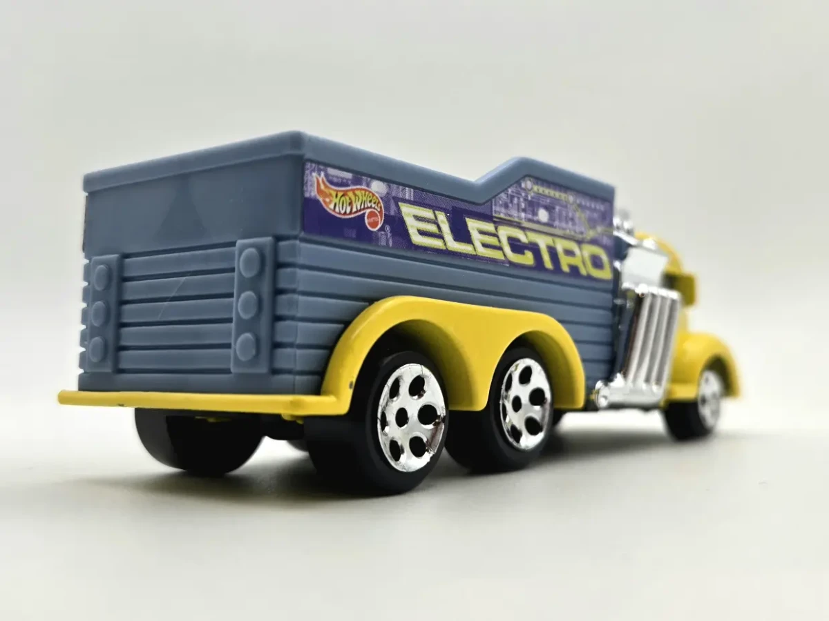 2000 Classic Hauler Yellow: No Package: Image 3