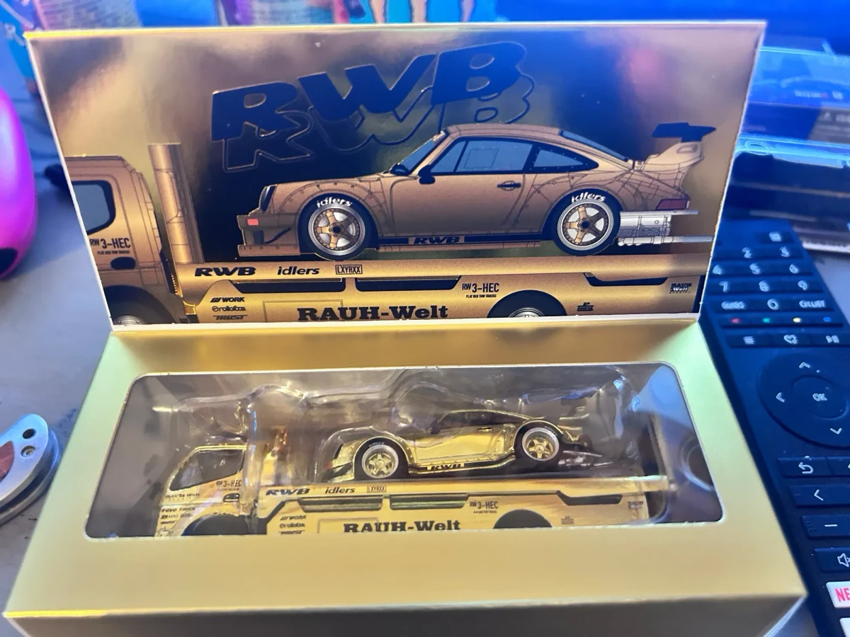 2026 RWB 930 & RWB Fuso-300 Gold: Box: Image 11