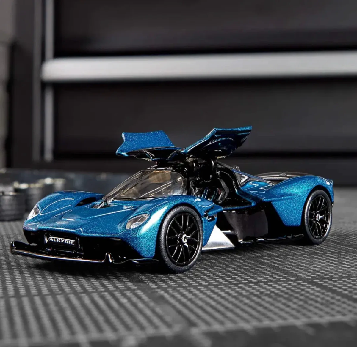 2025 Aston Martin Valkyrie Teal: No Package: Image 4
