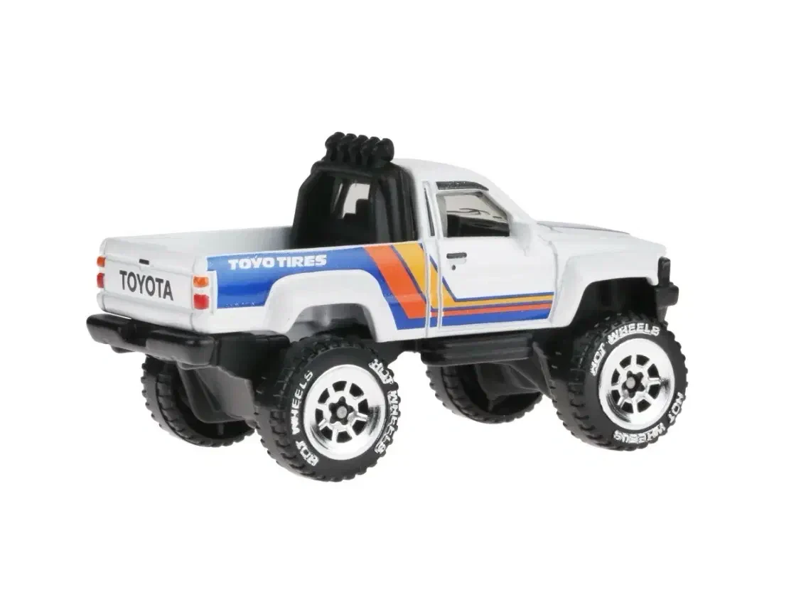 2024 1987 Toyota Pickup Truck White: No Package: Image 5