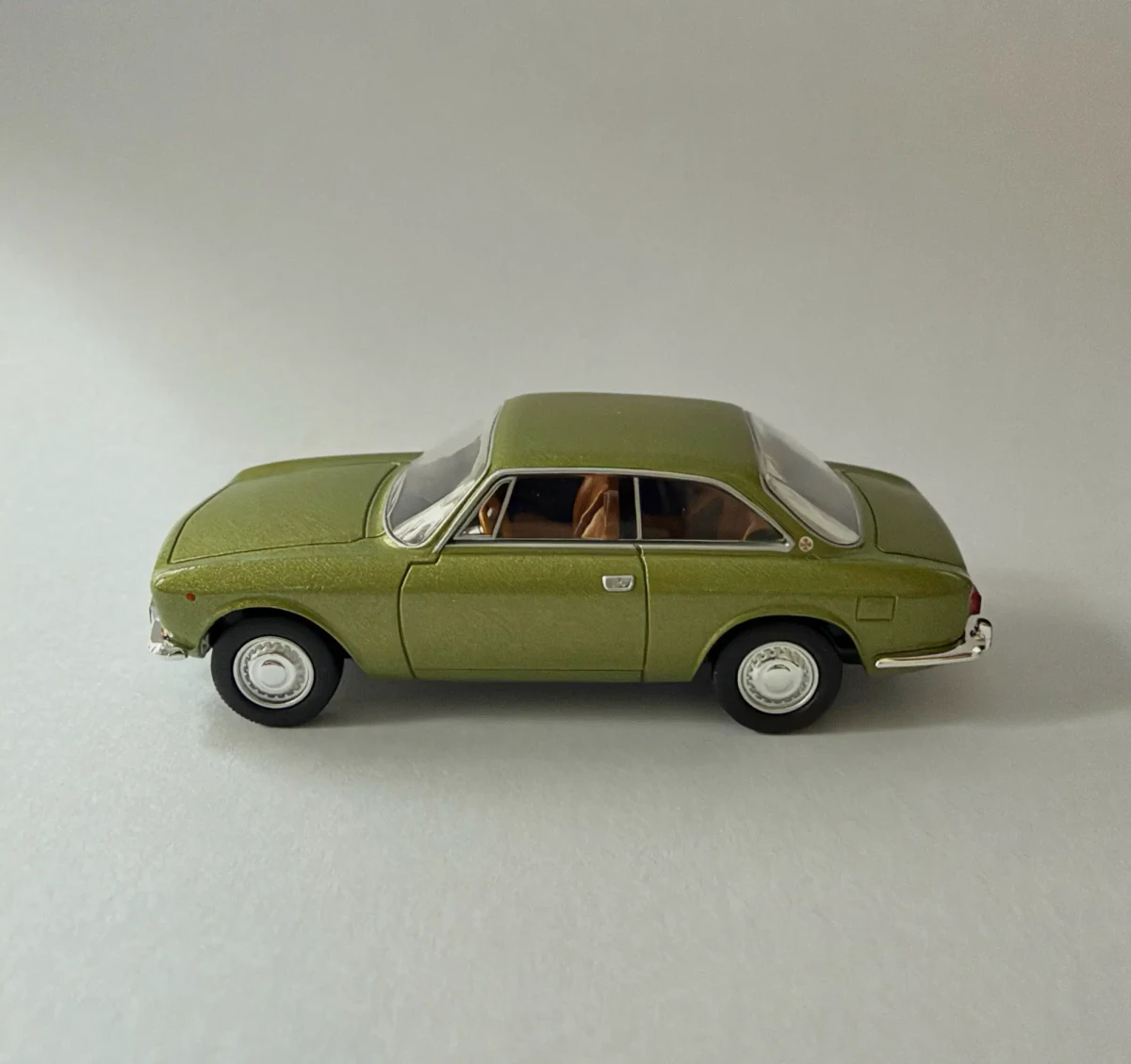 2026 Alfa Romeo 1750GTV Olive: No Package: Image 3