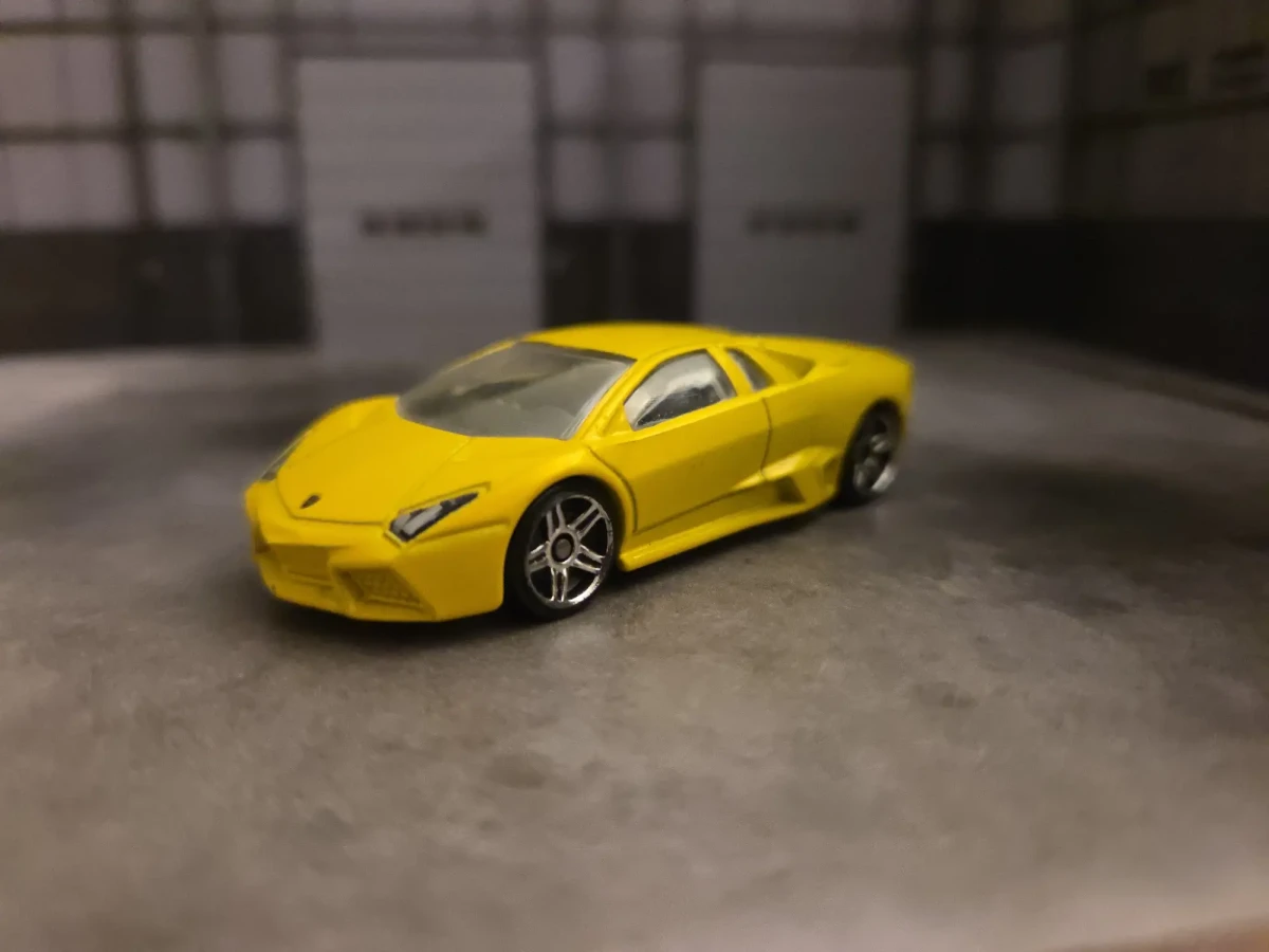 2011 Lamborghini Reventon Yellow: No Package: Image 2