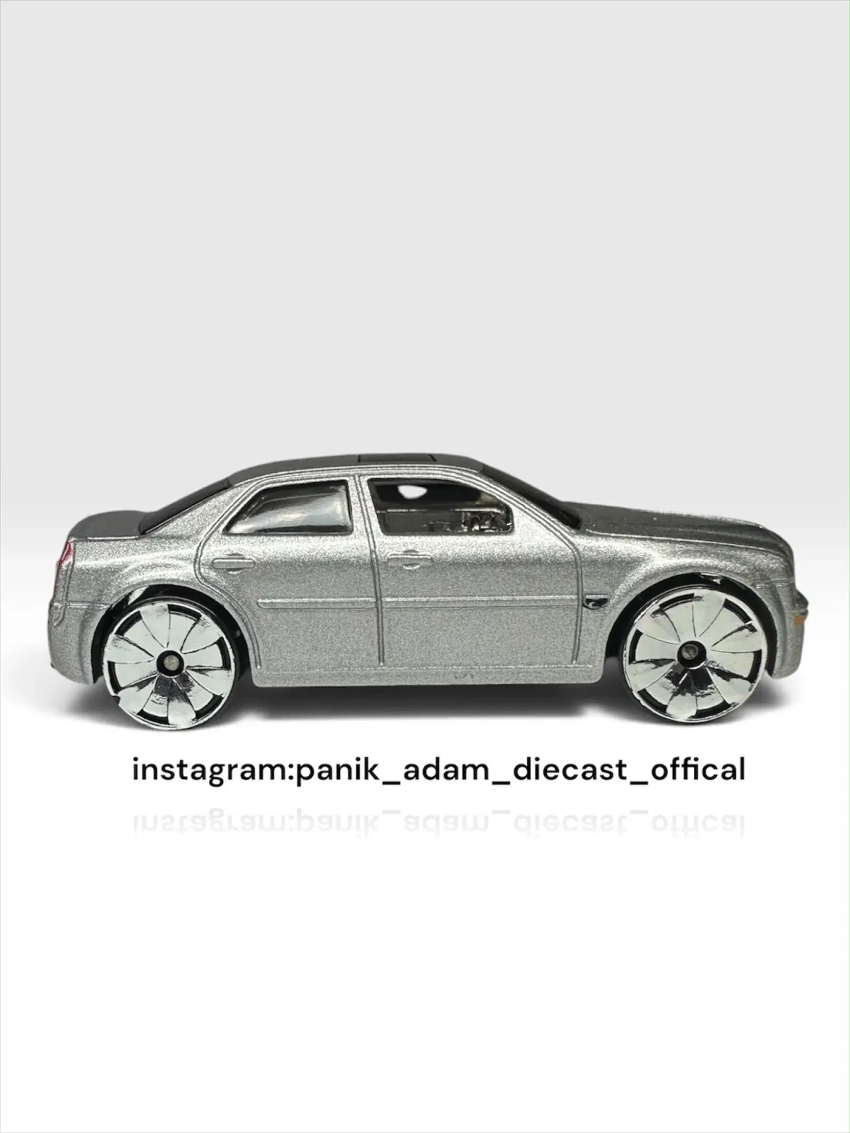 2006 Chrysler 300C Hemi Silver: No Package: Image 4