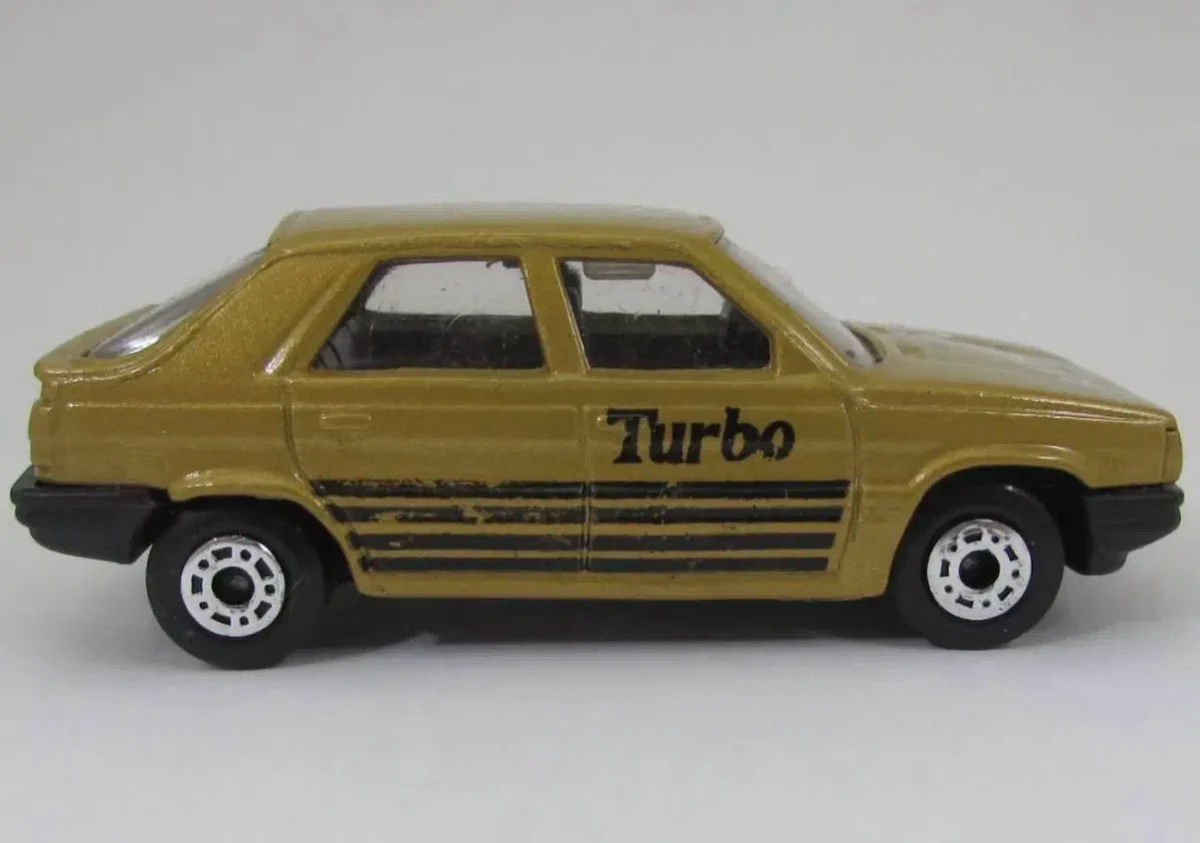 1991 Renault 11 Gold: No Package: Image 2