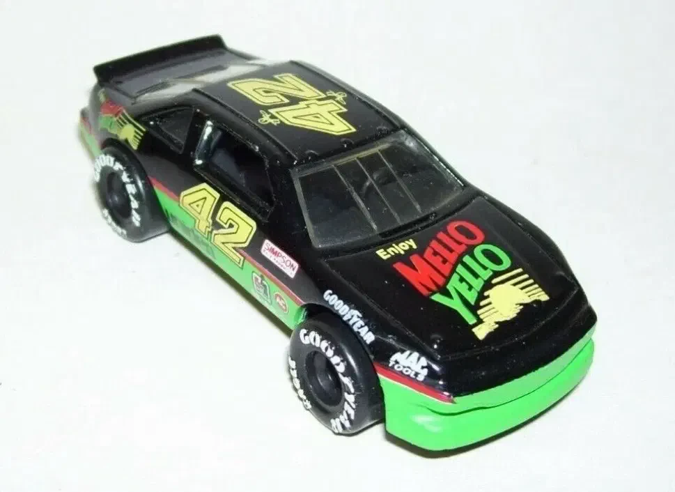 1992 Kenworth Aerodyne Racing Transporter, Pontiac Grand Prix Stock Car & Chevy Van #42 Mello Yello Black: No Package: Image 3