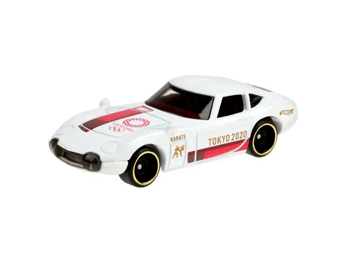 2020 Toyota 2000 GT White: No Package: Image 2