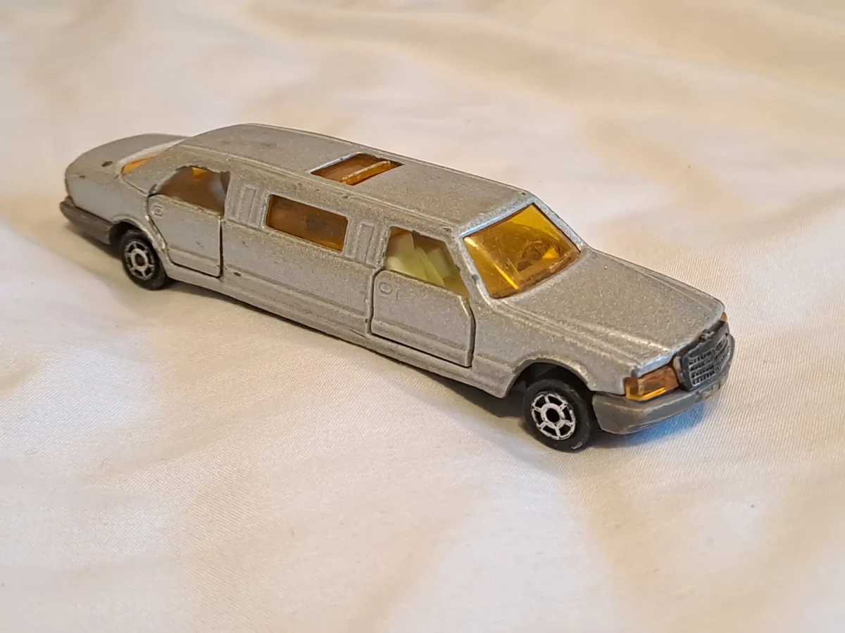 2001 Mercedes Stretch Limousine Silver: No Package: Image 2