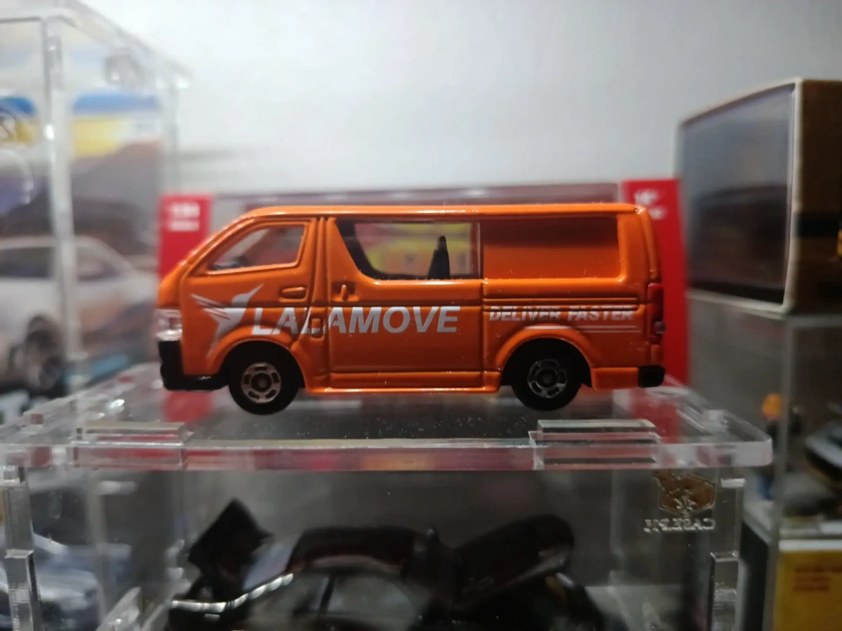 2025 toyota hiace Orange: No Package: Image 4