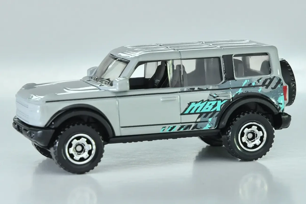 2026 2021 Ford Bronco Silver: No Package: Image 3