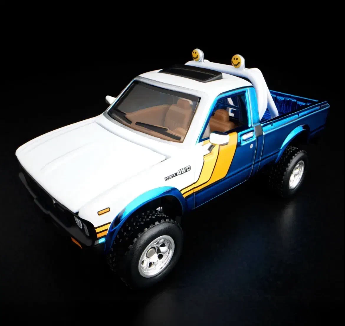 2025 81 Toyota SR5 4WD Blue: No Package: Image 3