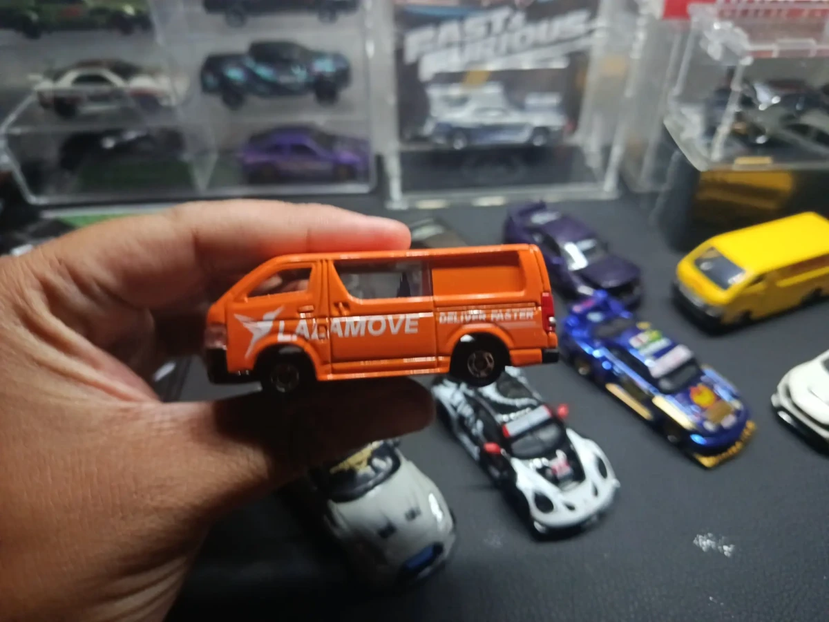 2025 toyota hiace Orange: No Package: Image 2