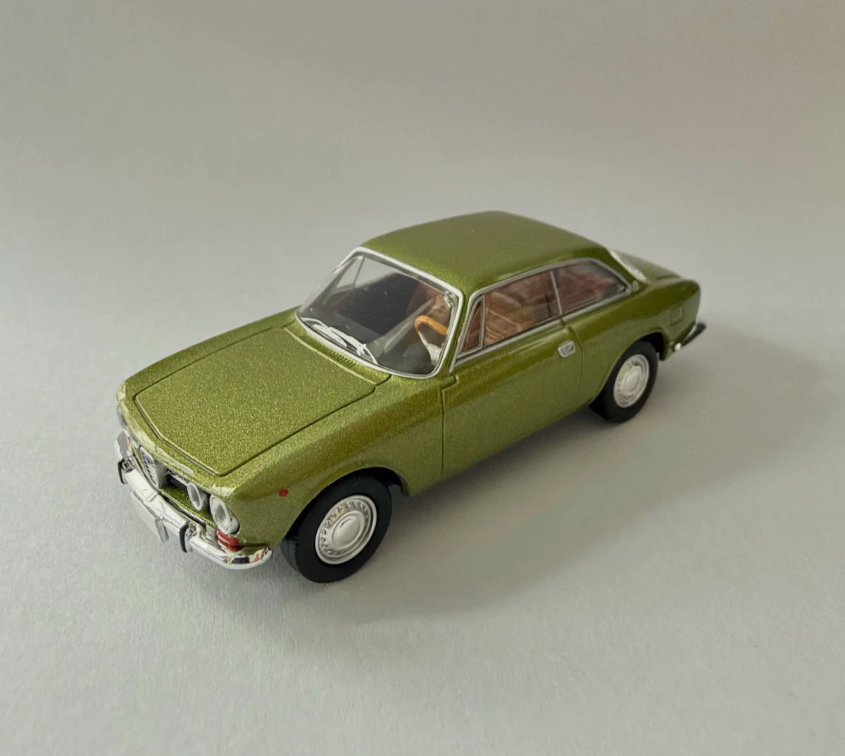 2026 Alfa Romeo 1750GTV Olive: No Package: Image 2