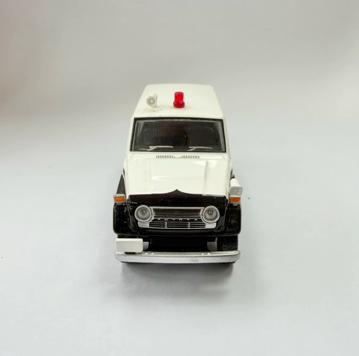 2010 Toyota Land Cruiser FJ56V Type White: No Package: Image 4