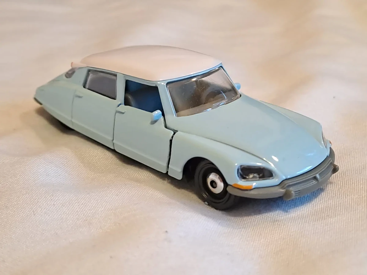 2025 DS 21 Blue: No Package: Image 2