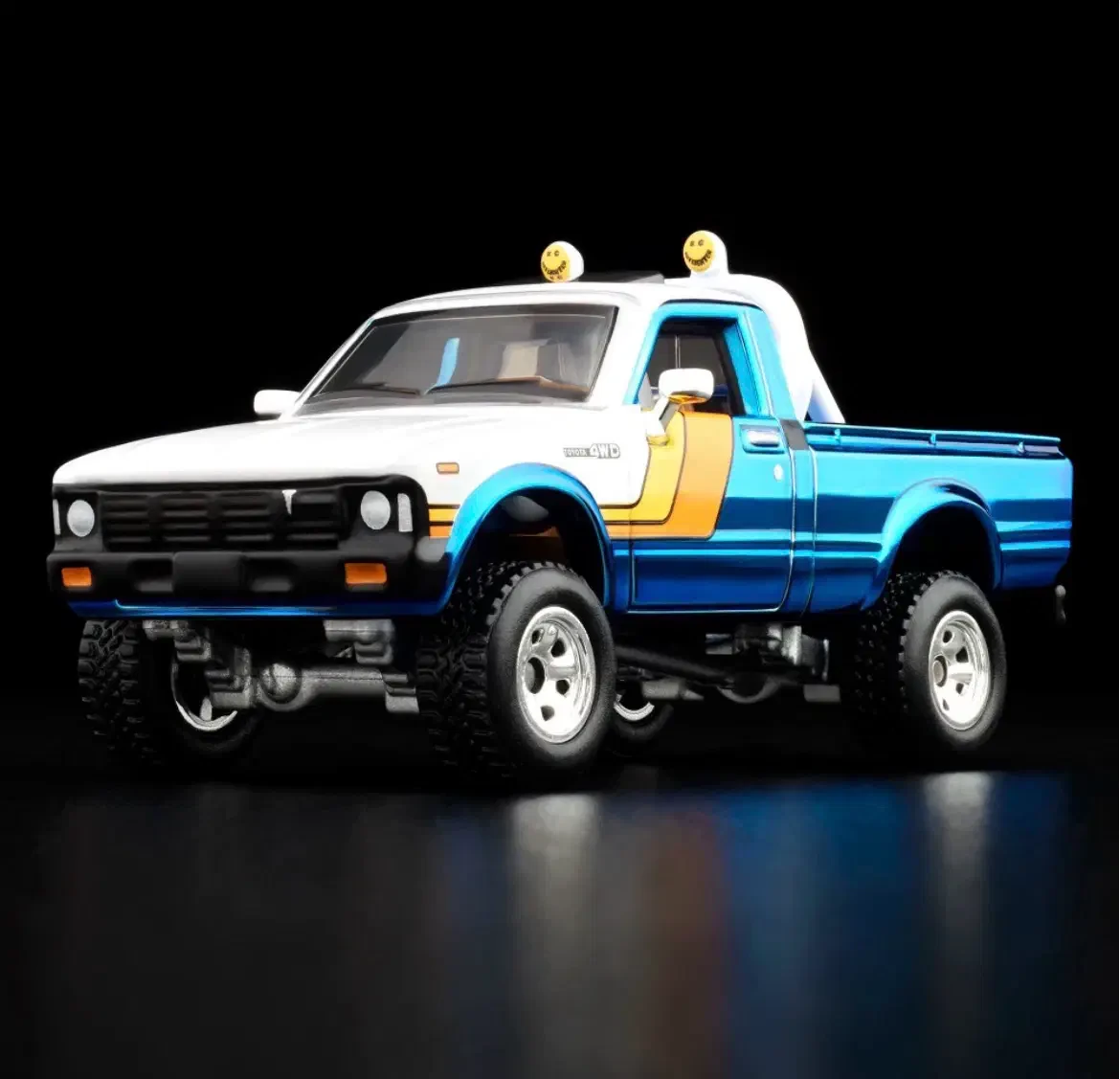 2025 81 Toyota SR5 4WD Blue: No Package: Image 2