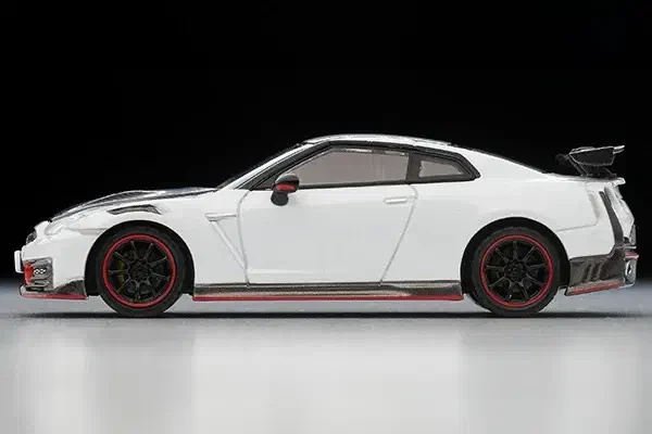 2024 Nissan GT-R Nismo Special Edition 2024 model White: No Package: Image 5