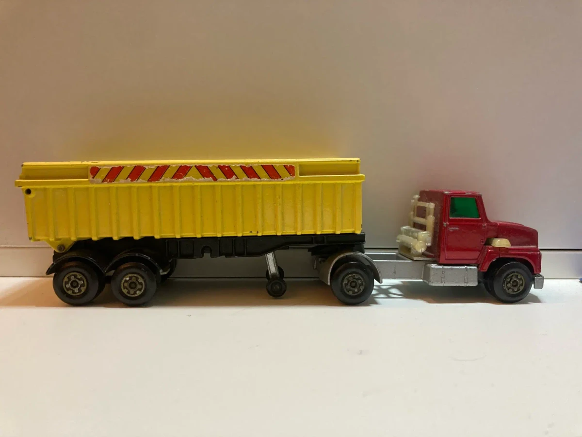1974 Articulated Tipper Truck Red: No Package: Image 2