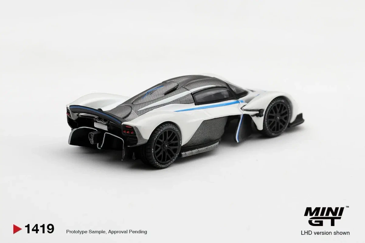 2026 Aston Martin Valkyrie Escaping White White: No Package: Image 3