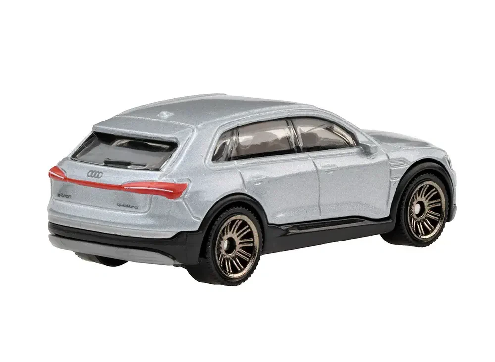2023 Audi e-tron Silver: No Package: Image 5