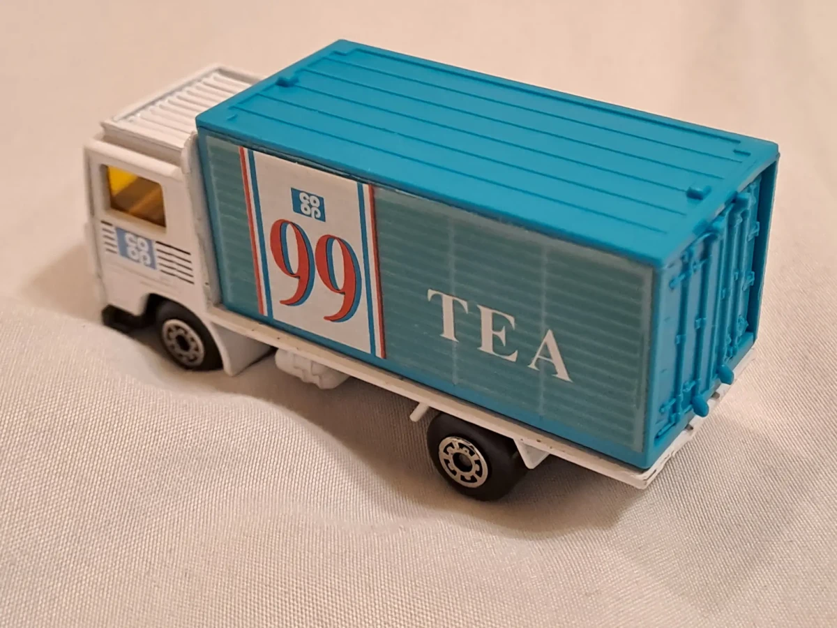 1992 Volvo Container Truck White: No Package: Image 3