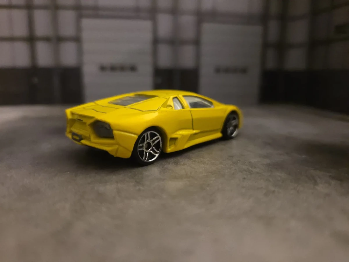 2011 Lamborghini Reventon Yellow: No Package: Image 3