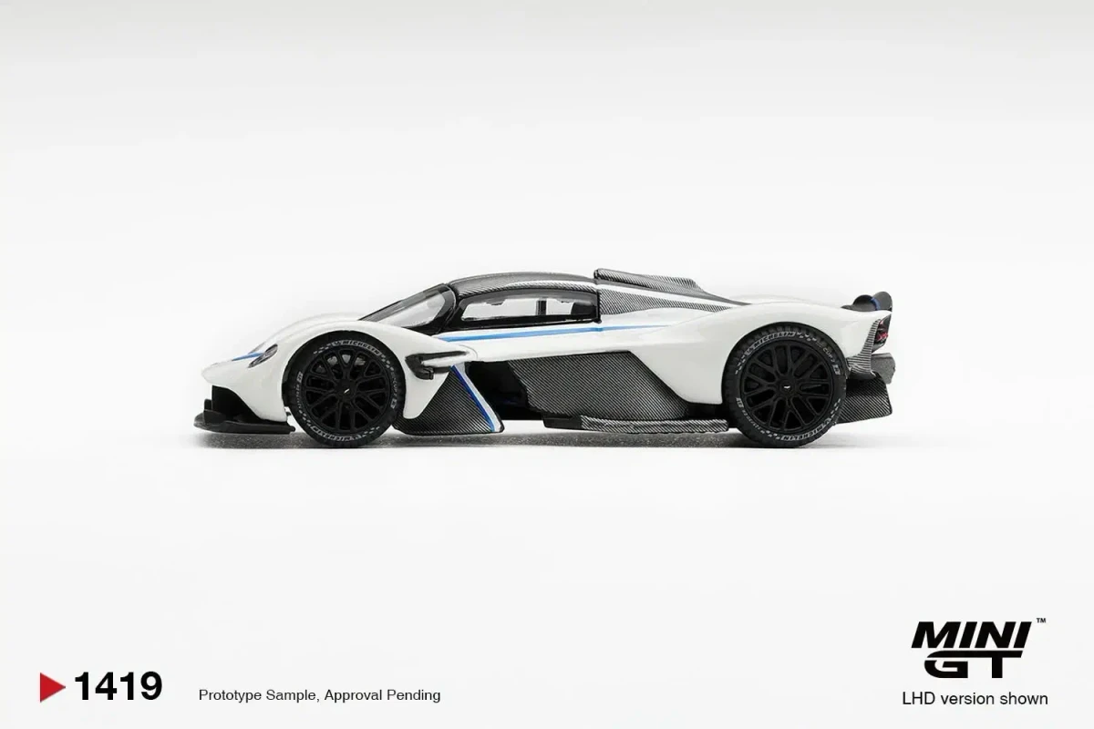 2026 Aston Martin Valkyrie Escaping White White: No Package: Image 2