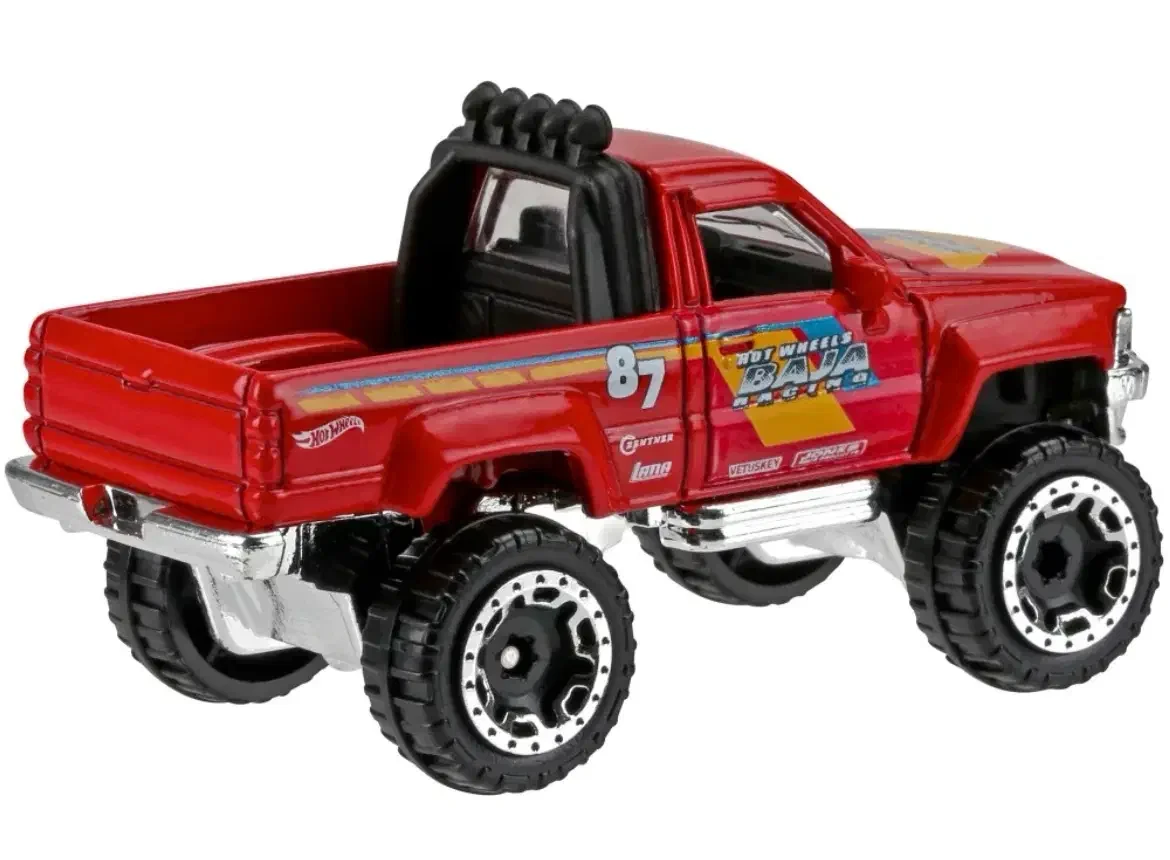 2017 1987 Toyota Pickup Truck Red: No Package: Image 4