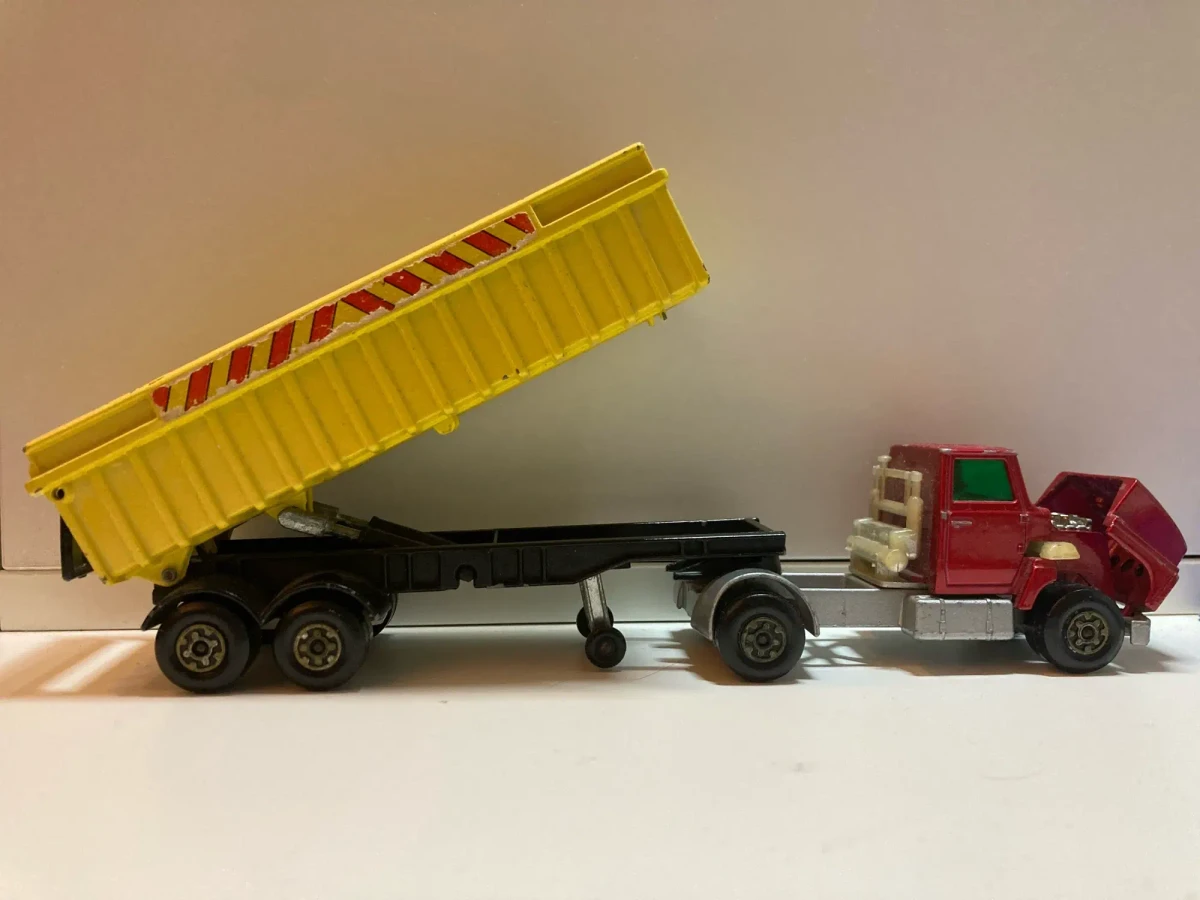 1974 Articulated Tipper Truck Red: No Package: Image 3