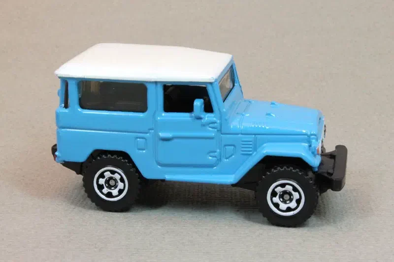 2009 68 Toyota Land Cruiser Blue: No Package: Image 4