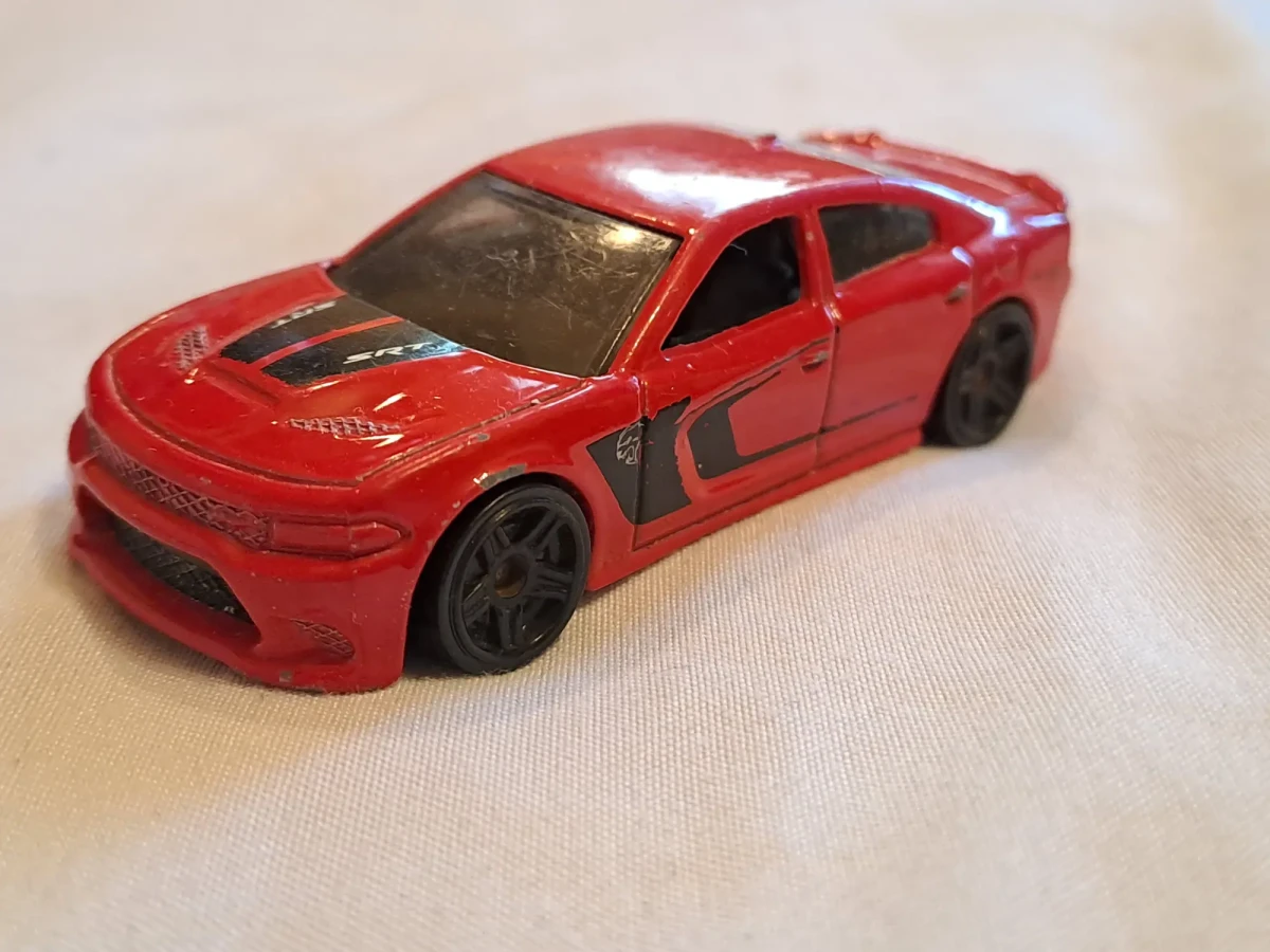 2016 15 Dodge Charger SRT Red: No Package: Image 2