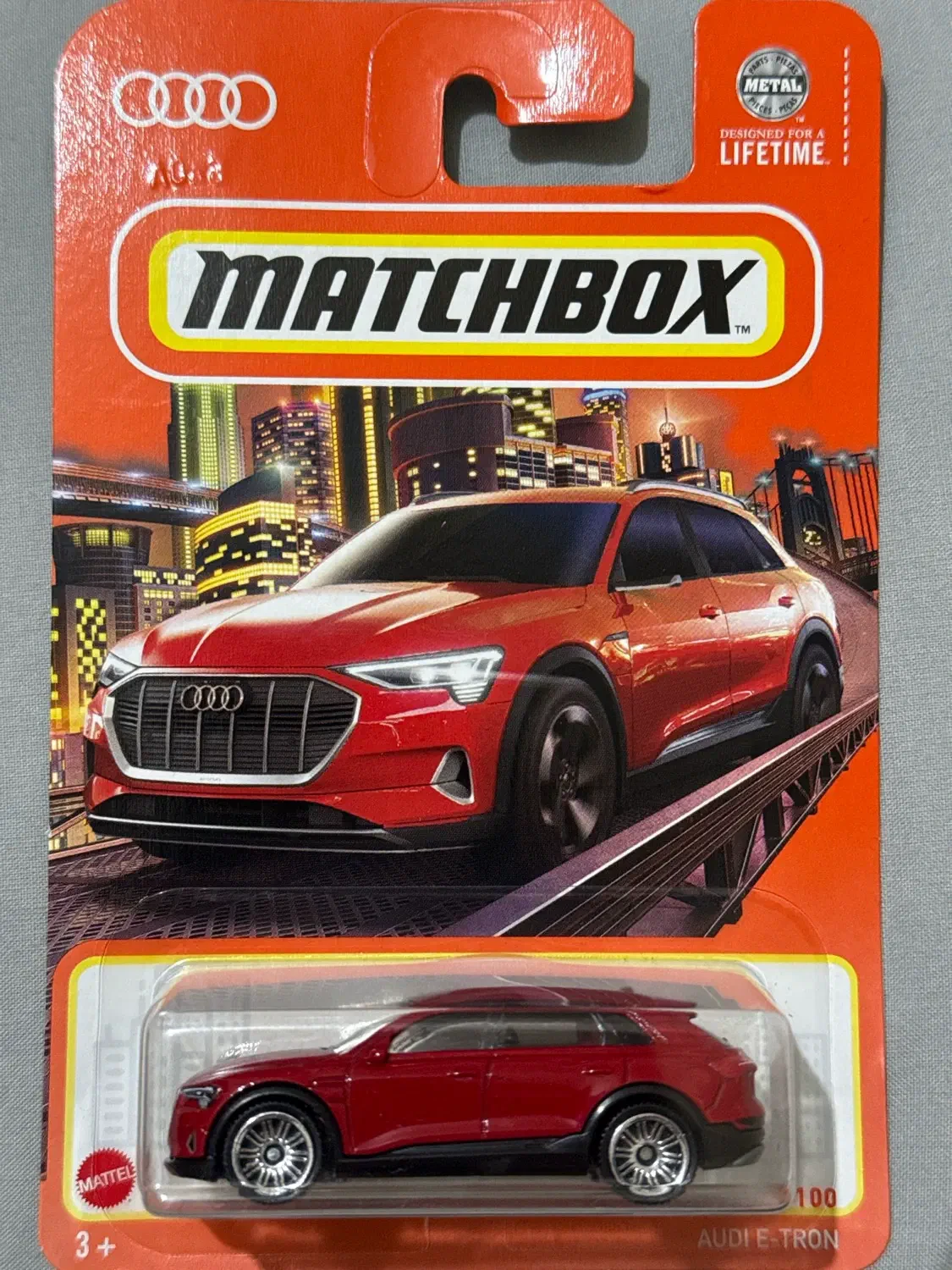 2024 Audi e-tron Red: No Package: Image 2