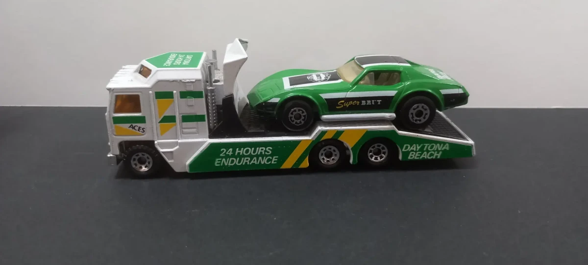 1985 Kenworth Racing Transporter, Chevrolet Corvette & Ruff trek  "Brut" Faberge Racing Green: No Package: Image 3