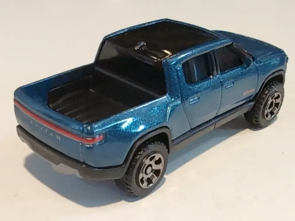 2026 Rivian R1T Blue: No Package: Image 2