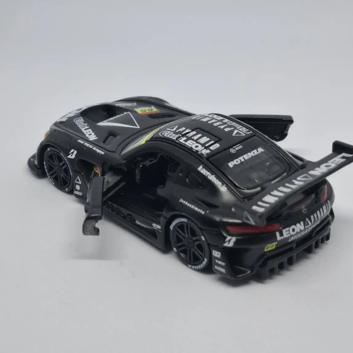 2025 Leon Pyramid AMG Black: No Package: Image 5