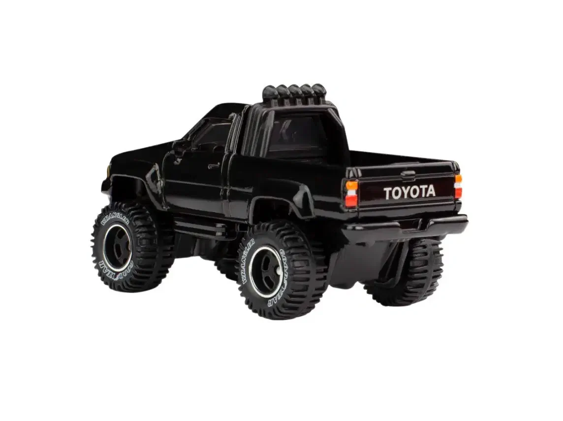 2023 1987 Toyota Pickup Truck Black: No Package: Image 5
