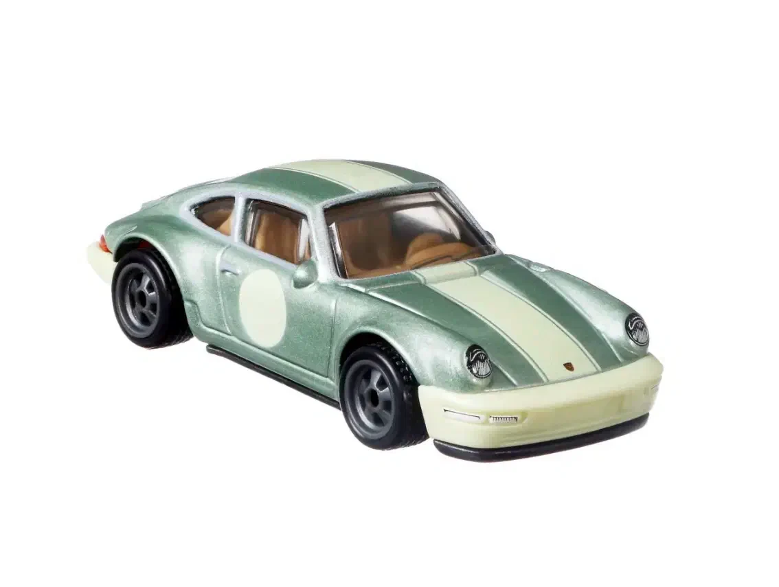 2021 Porsche 964 Green: No Package: Image 3
